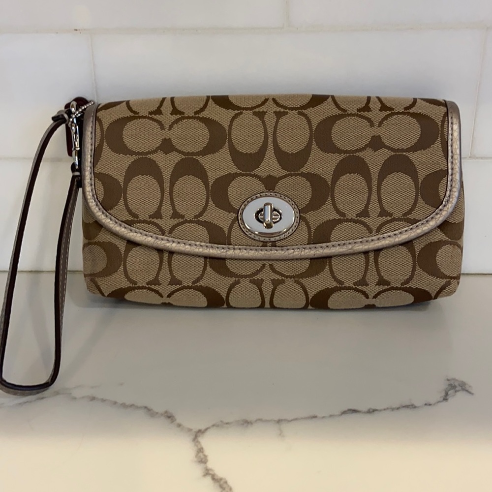 NWOT Brand new coach convertible wristlet